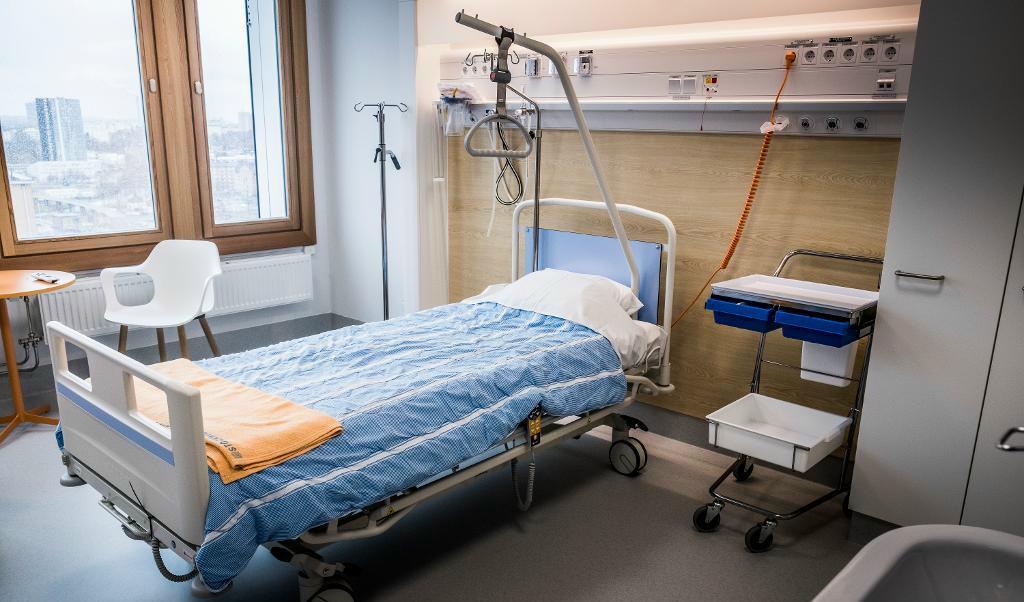 

Från att ha försvunnit från vårdavdelningarna kommer nu vårdbiträden tillbaka in på arbetsmarknaden, för att avlasta annan vårdpersonal. Foto: TT-arkivbild                                                                                        