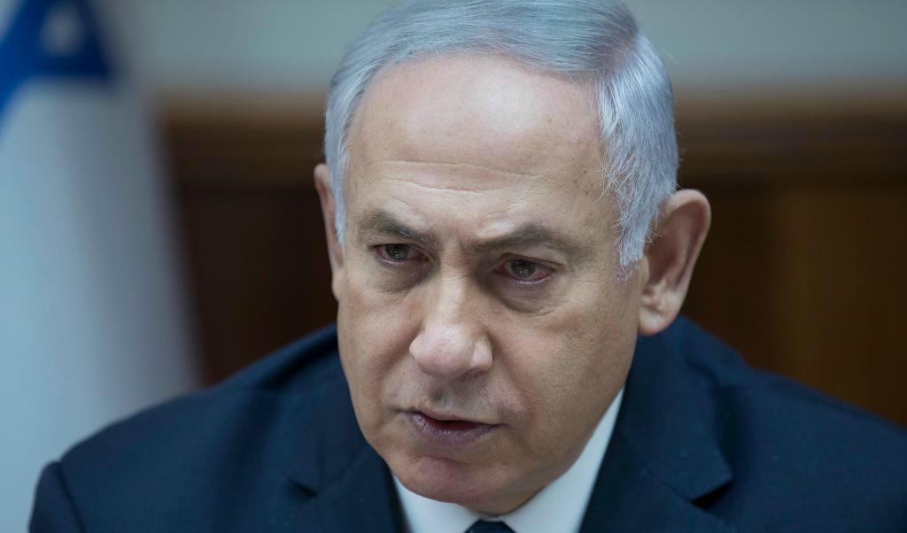 
Israels premiärminister Benjamin Netanyahu välkomnade säkerhetsvakten som skjutit två personer hem och hyllade honom som en hjälte. Foto: Abir Sultan/AP/TT-arkivbild                                            