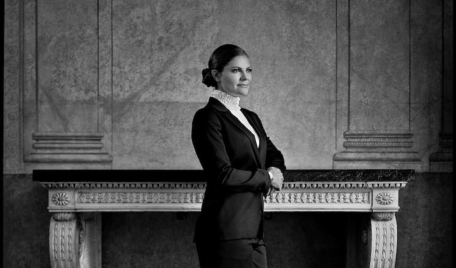 





Detalj av Thron Ullbergs fotoporträtt av H.K.H Kronprinsessan Victoria, 2017 © Thron Ullberg. Foto: Thron Ullberg                                                                                                                                                                                                                                                                        