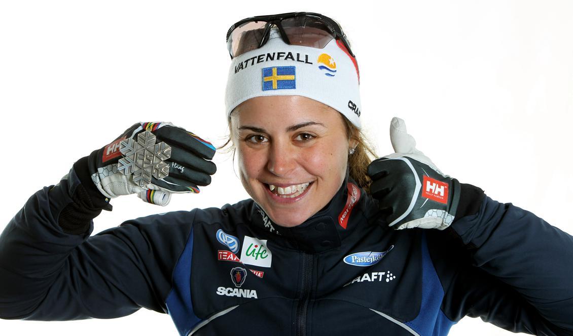 Paret Emil Jönsson och Anna Haag tänker avsluta sina skidkarriärer. På bilden syns Anna Haag med sin silvermedalj som hon tog i staffet i Holmenkollen 2011. Foto: Hemmersbach/NordicFocus/Getty Images) 
