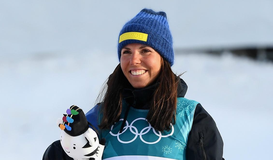 
Charlotte Kalla firar att hon kom tvåa i Sydkorea 15 februari i år. Hon meddelade i dag under en presskonferens att hon blir ny ambassadör för Bris. Foto: Quinn Rooney/Getty Images)                                            