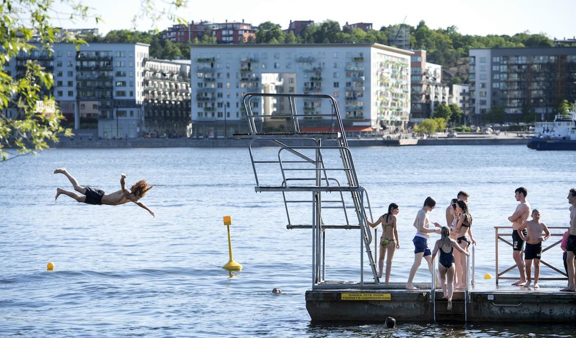 


Värmeböljan fortsätter – om några dagar. Det kan bli lite svalt i början av veckan, enligt SMHI. Foto: Jessica Gow/TT/Arkivbild.                                                                                                                                    