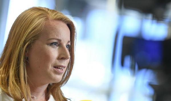 
Centerns partiledare Annie Lööf talar på politikerveckan på Järvafältet i dag. Foto: Pontus Lundahl/TT/Arkivbild.                                            