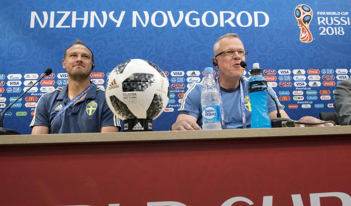 
Andreas Granqvist och förbundskapten Janne Andersson under söndagens pressträff på Nizjnij Novgorod Stadium inför dagens premiärmatch. Foto: Björn Larsson Rosvall/TT                                            