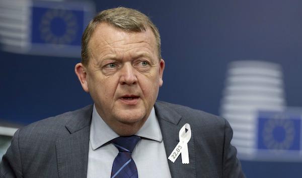 
Lars Løkke Rasmussen är optimistisk efter samtal med flera länder om ett särskilt läger för asylsökande. Foto: Aris Oikonomou/AP/TT/Arkivbild.                                            