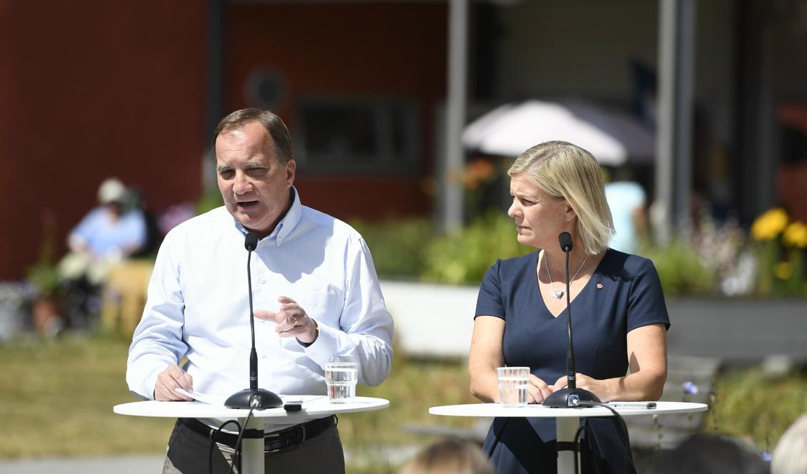 


Statsminister Stefan Löfven (S) och finansminister Magdalena Andersson (S) på pressträff på Roma äldreboende på Gotland. Foto: Henrik Montgomery/TT                                                                                                                                    