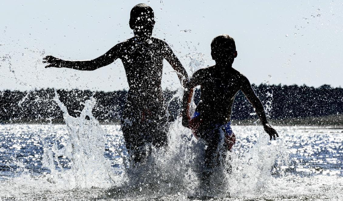 Årets juliväder har varit rekordvarmt. Men om 2018 ska bli den hetaste sommaren någonsin hittills krävs det att det blir varmt i augusti. Foto: Johan Nilsson/TT-arkivbild