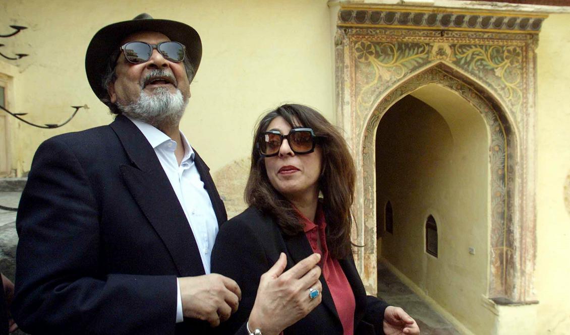 
V S Naipaul med hustrun Nadira. Bilden är från en litteraturfestival i Indien 2002. Foto: Manish Swarup/AP/TT                                            