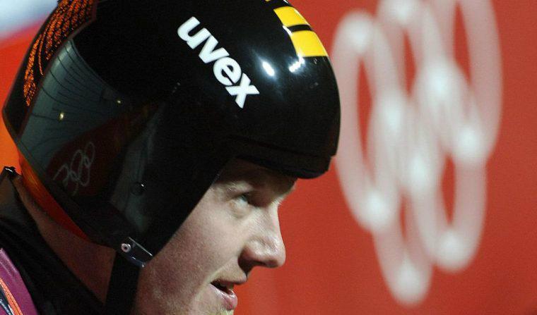 




















Lettlands Martins Rubenis efter att ha tagit brons, vid Vinterolympiaden i Turin, den 12 februari 2006. Foto: Eric Feferberg/AFP/Getty Images                                                                                                                                                                                                                                                                                                                                                                                                                                                                                                                                                                                                                                                                                                                                                                                                                                                                                                                                                             