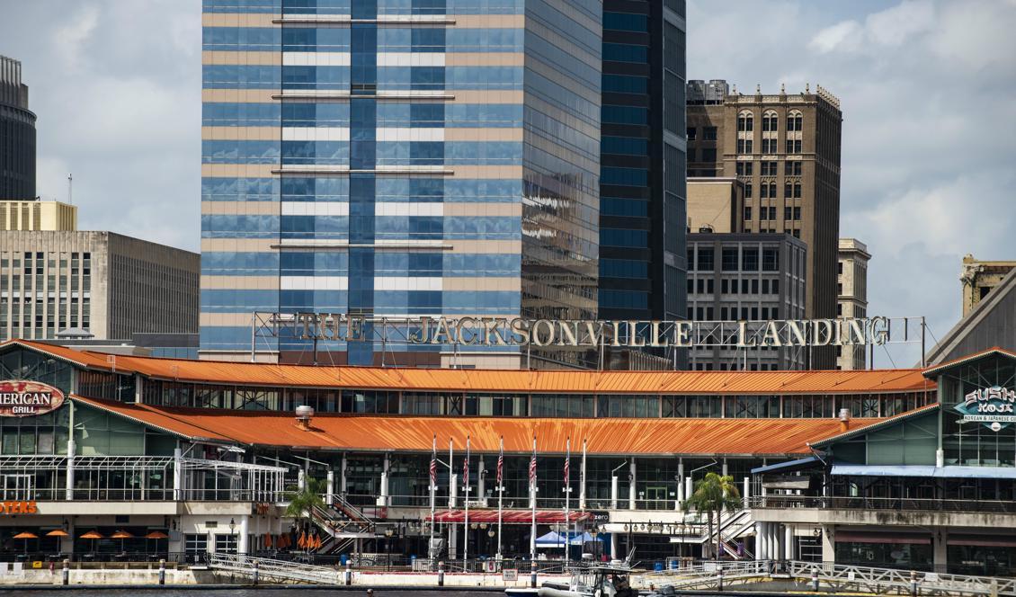 
Två personer sköts ihjäl och elva skadades i masskjutningen under en e-sportturnering i en restaurang på ett köpcentrum i Jacksonville. Foto: Laura Heald/AP/TT                                            