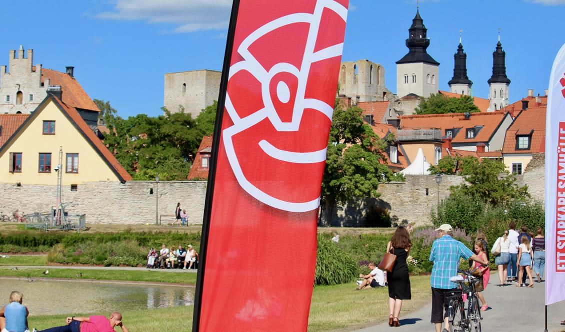 Socialdemokraterna har anmälts till JO och Konsumentverket efter massutskick av sms under valdagen. Foto: Epoch Times