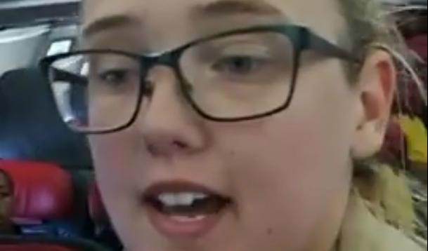 
21-åriga Elin Ersson åtalas för brott mot luftfartslagen efter att ha stoppat en utvisning. Foto: privat                                            