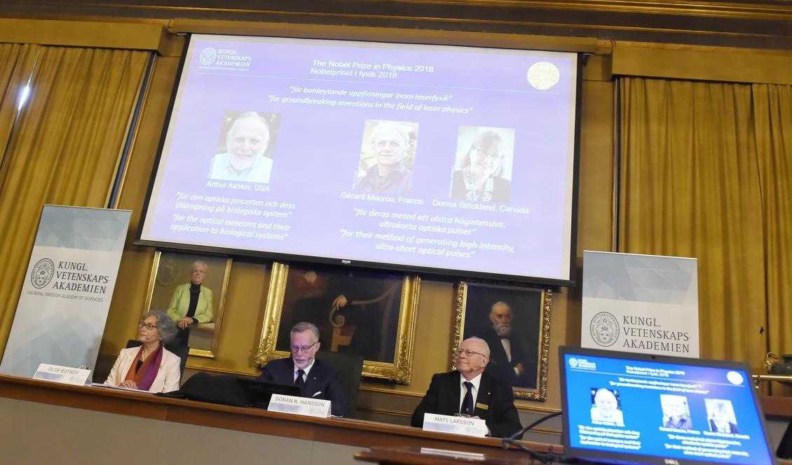 Årets Nobelpris i fysik går till Arthur Ashkin, Donna Strickland och Gérard Mourou för forskning inom laserfysik. Foto: Hanna Franz n/TT