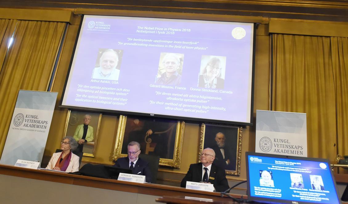 Årets Nobelpris i fysik går till Arthur Ashkin, Donna Strickland och Gérard Mourou för forskning inom laserfysik. Foto: Hanna Franz n/TT