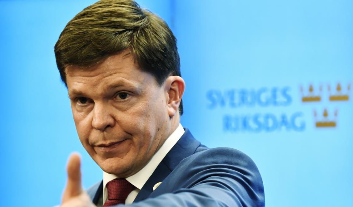 
L och C vill att riksdagens talman Andreas Norlén pekar på M-ledaren Ulf Kristersson vid tisdagens talmansrunda och ber honom sondera för en ny regering. Foto: Jonas Ekströmer/TT                                            