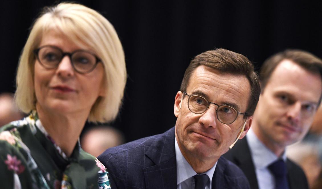 Moderaternas ekonomiskpolitiske talesperson Elisabeth Svantesson och Ulf Kristersson. Foto: Pontus Lundahl/TT-arkivbild