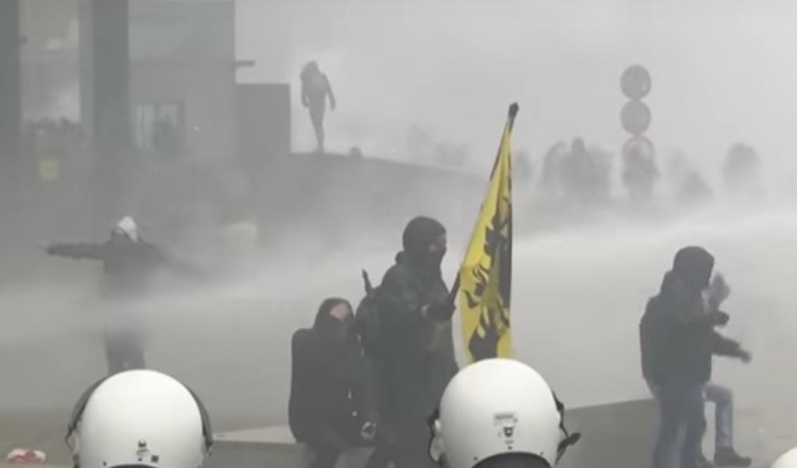 


Demonstranter protesterar mot FN:s migrationsavtal. Foto: Skärmdump/Youtube                                                                                                                                                
