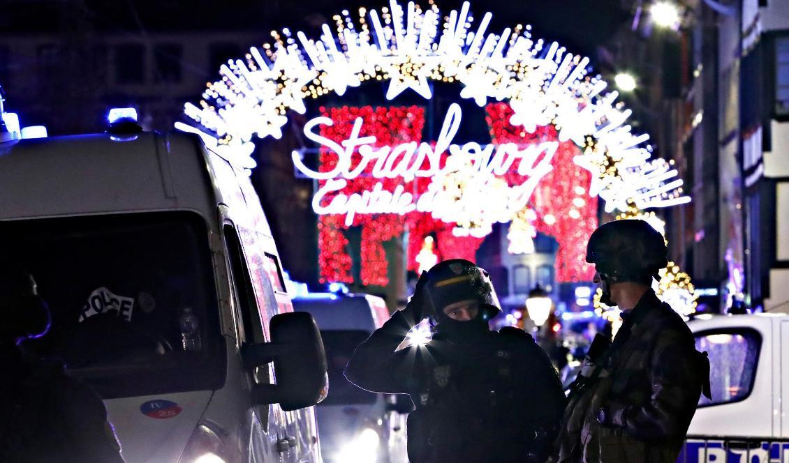 


Jakten på gärningsmannen pågår. Foto: Christian Hartmann/Reuters/TT                                                                                                                                                