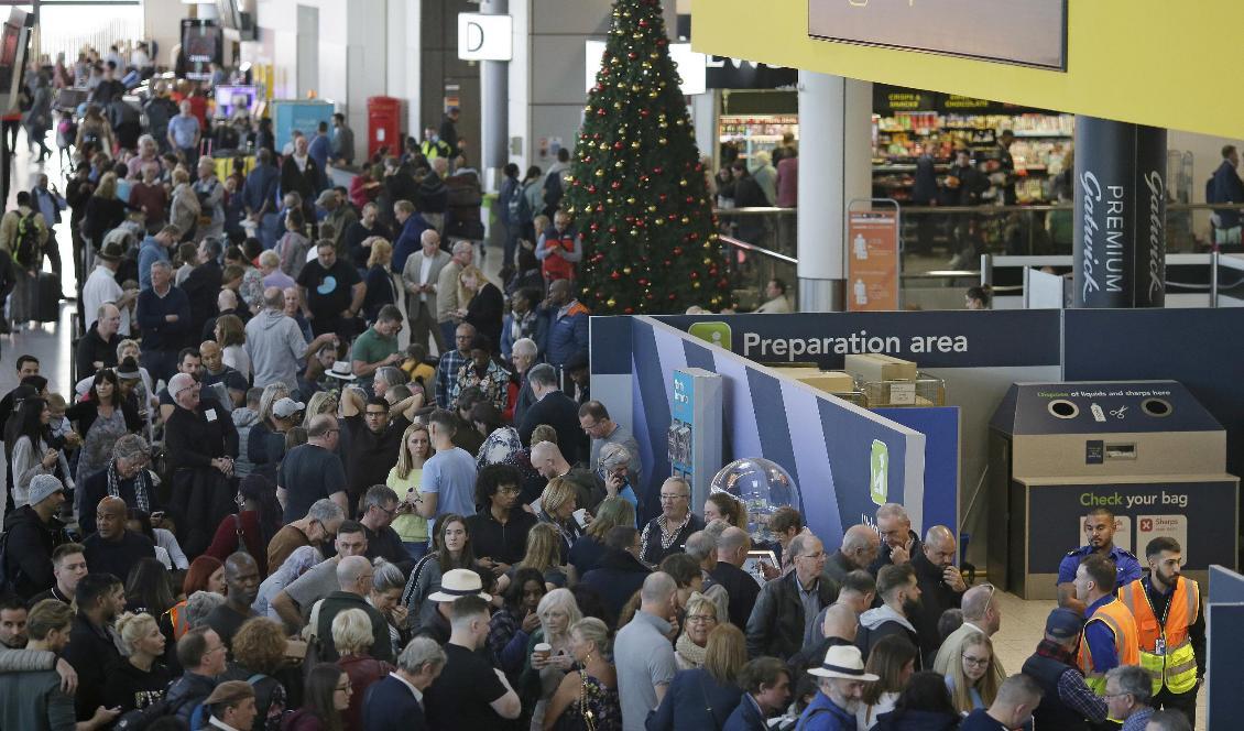 
Köer på Gatwick-flygplatsen under torsdagen. Foto: Tim Ireland/TT                                                