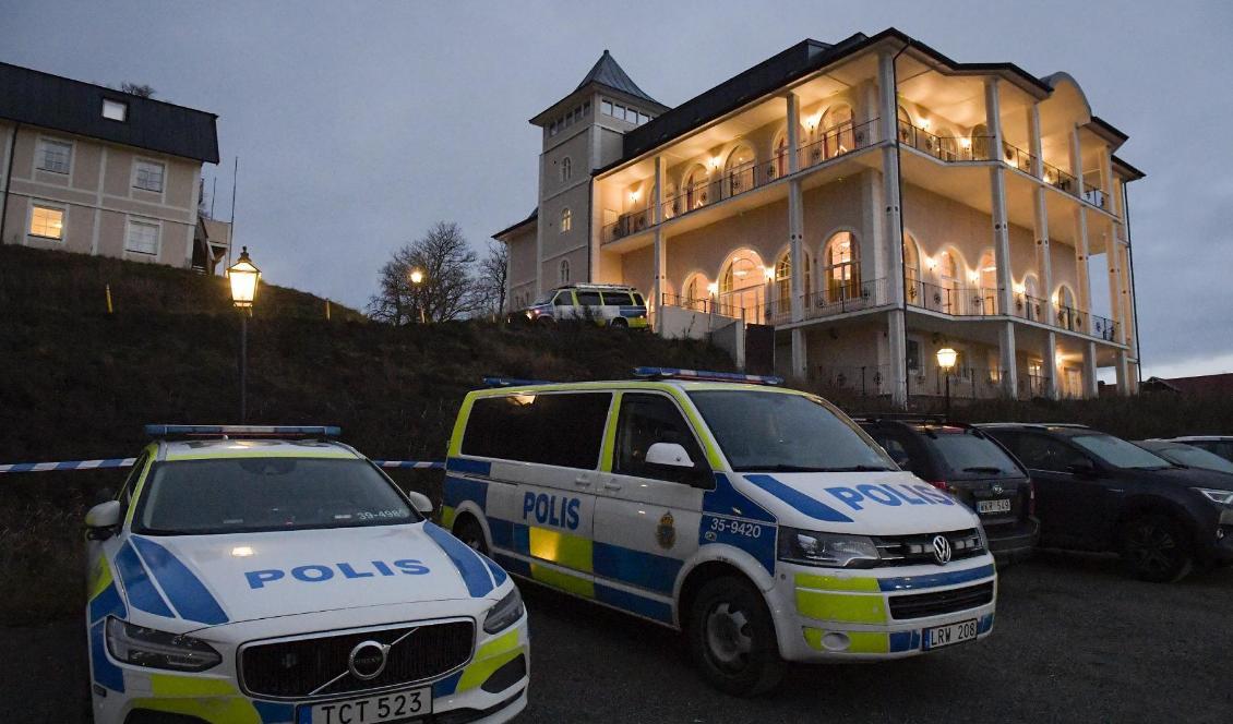 Avspärrningar kring Johannesbergs slott i Rimbo norr om Stockholm, där fredssamtalen om Jemen ska äga rum. Foto: Janerik Henriksson/TT