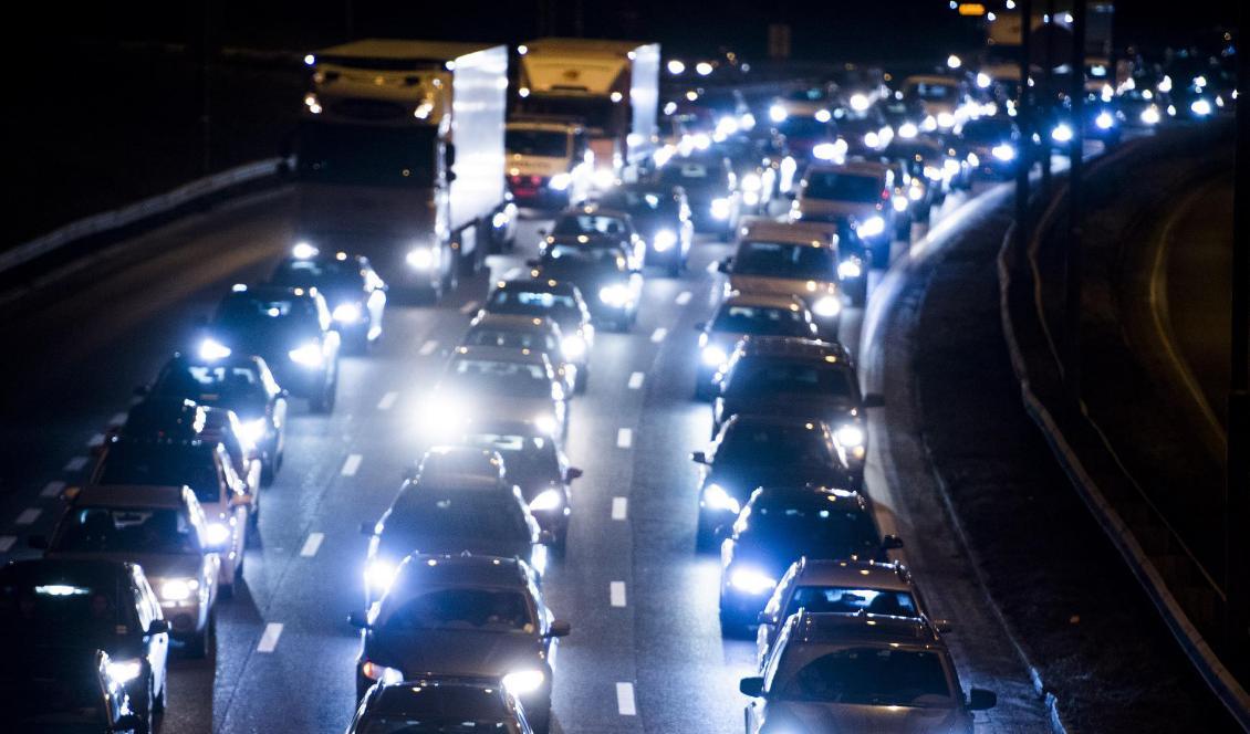 
Trafikverket varnar för besvärligt väglag i jultrafiken. Foto: Jon Olav Nesvold/TT-arkivbild                                                