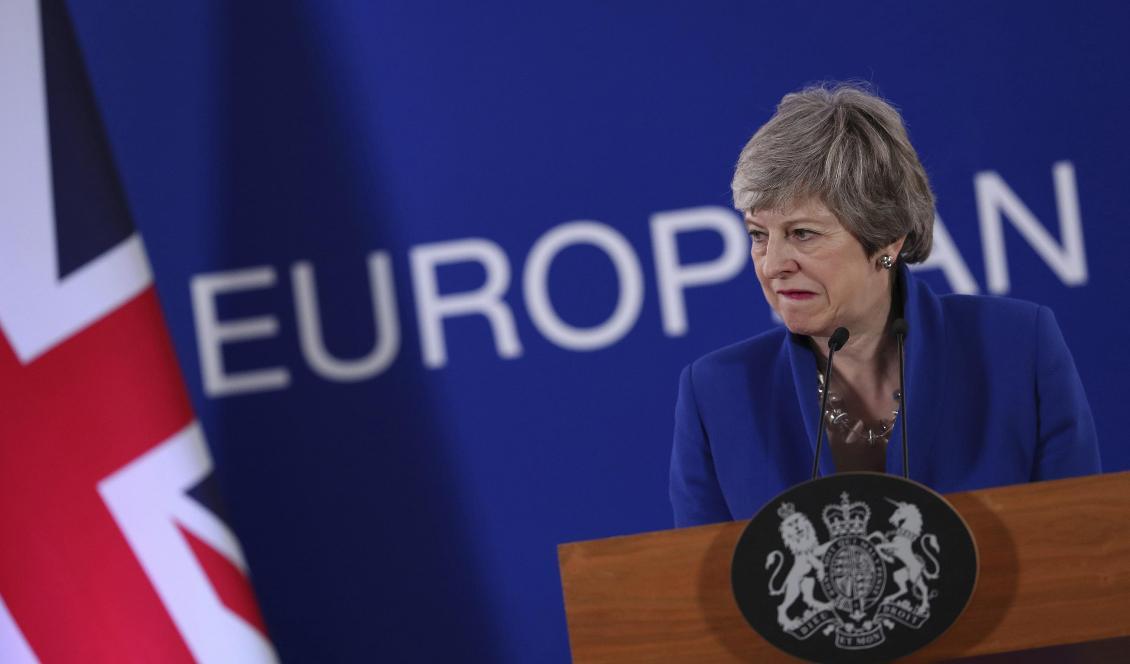 Theresa May möter medierna i Bryssel. Foto: Francisco Seco/TT