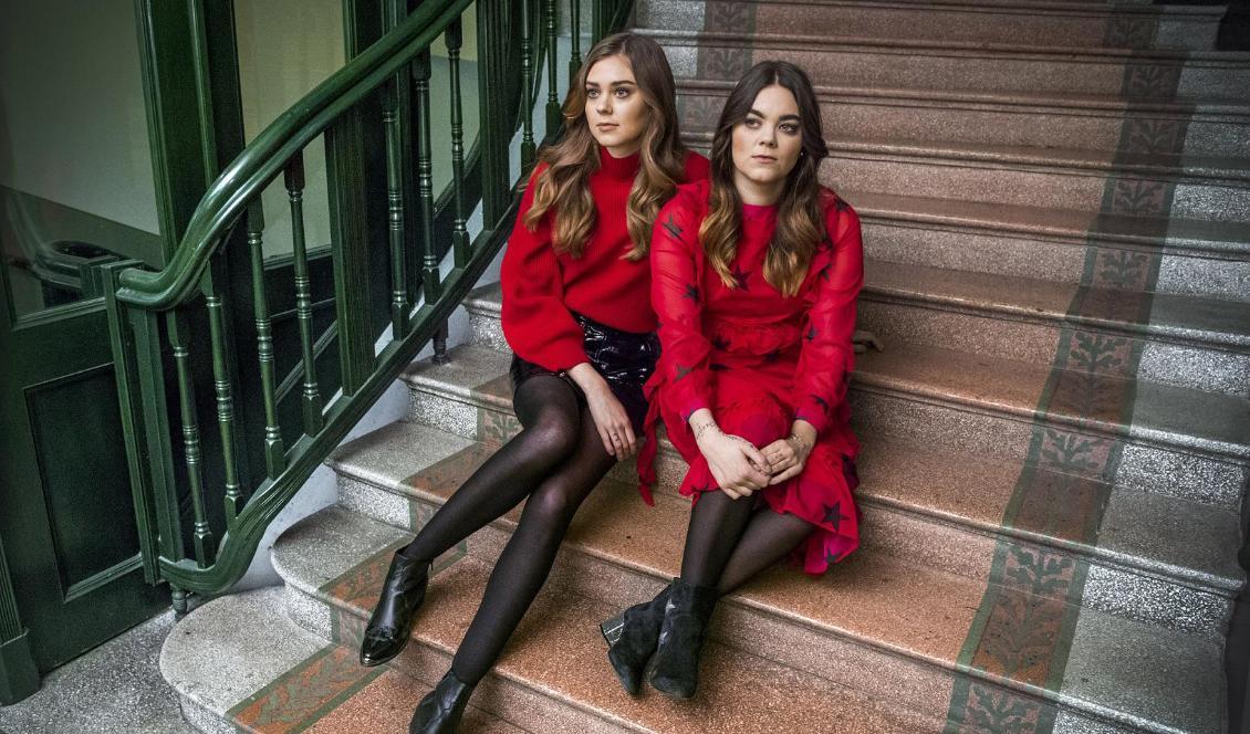 Systrarna Johanna och Klara Söderberg i First Aid Kit laddar inför spelningarna i Globen och Malmö arena. Foto: Claudio Bresciani/TT-arkivbild