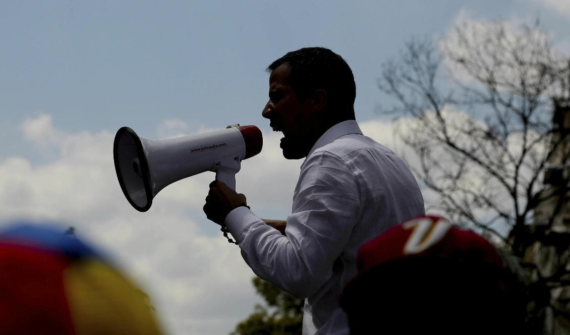 Den venezuelanske oppositionsledaren Juan Guaidó vid en demonstration i helgen. Foto: Fernando Llano/AP/TT