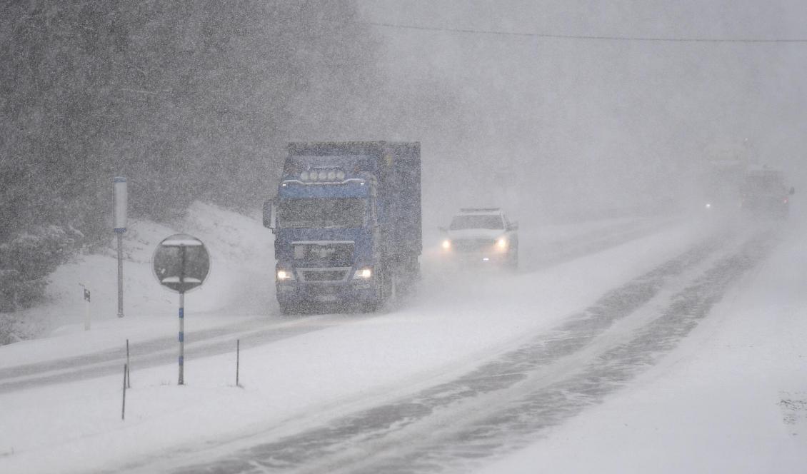 Snö på E4:an. Foto: Fredrik Sandberg/TT-arkivbild