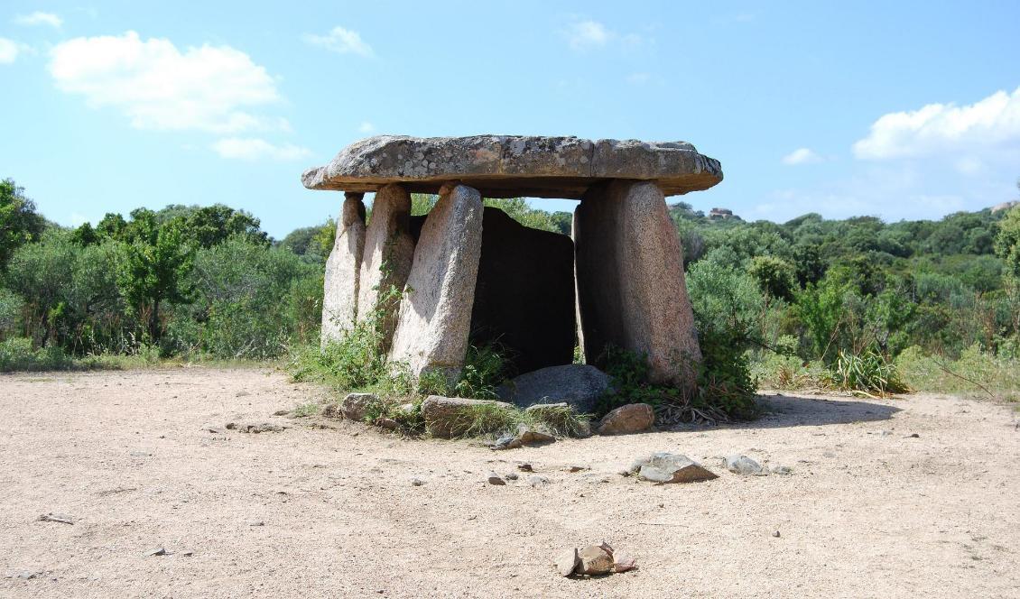 Megalitgraven Dolmen de Fontanaccia, Korsika. Foto: Bettina Schulz Paulsson/TT