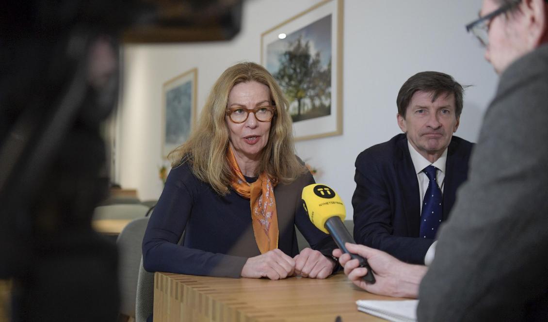 
Swedbanks vd och koncernchef Birgitte Bonnesen och styrelseordföranden Lars Idermark. Foto: Janerik Henriksson/TT                                                