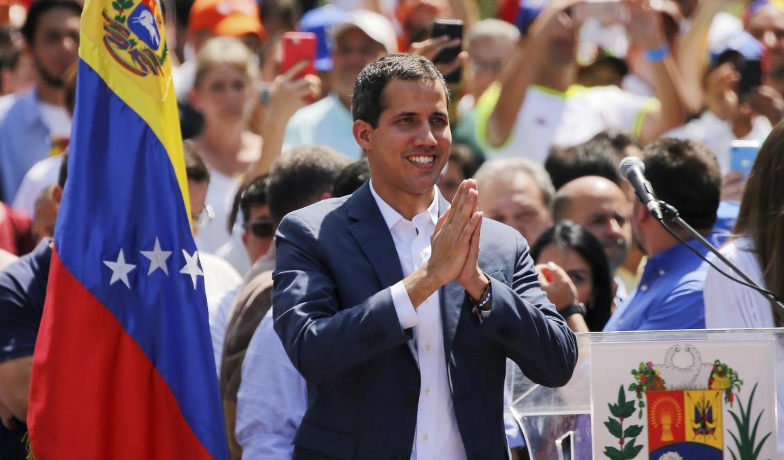 
Venezuelas oppositionsledare Juan Guaidó under ett möte på lördagen. Foto: Fernando Llano/AP/TT                                                