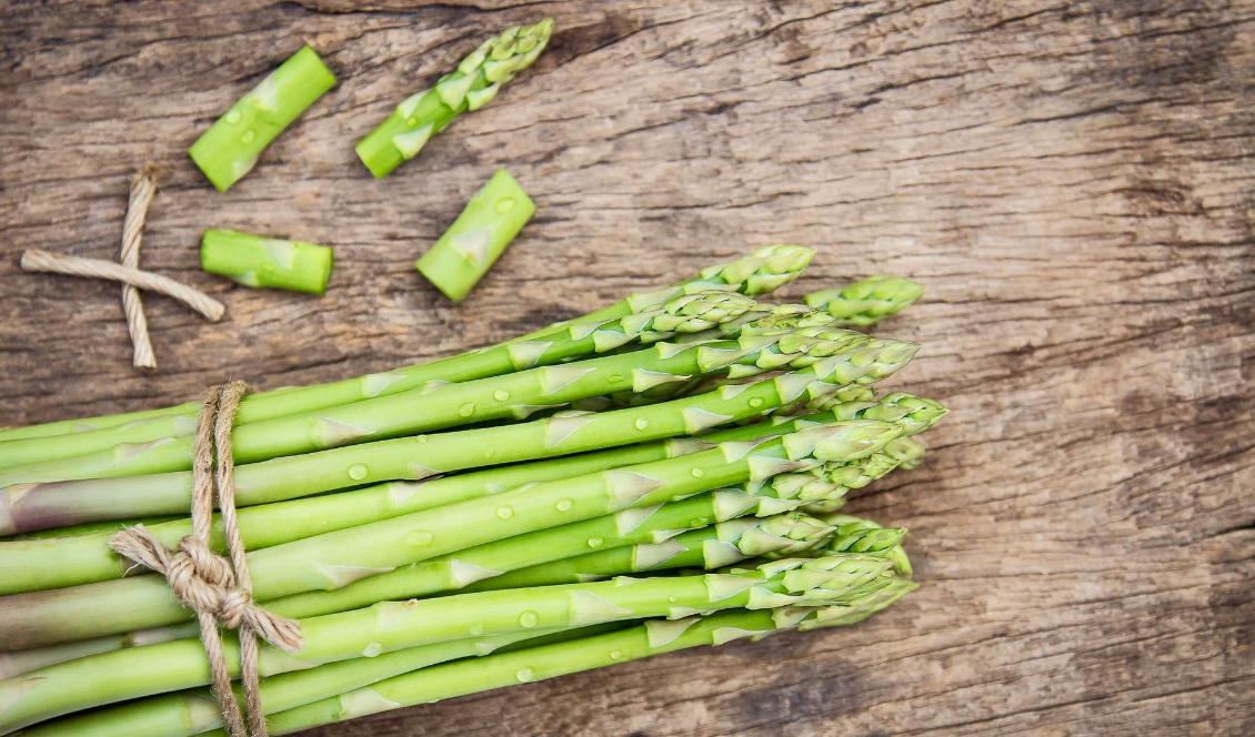 Sparris är lätt att tillaga, och är fullproppad av vitaminer, prebiotika och fibrer. Foto: Aphiwat chuangchoem