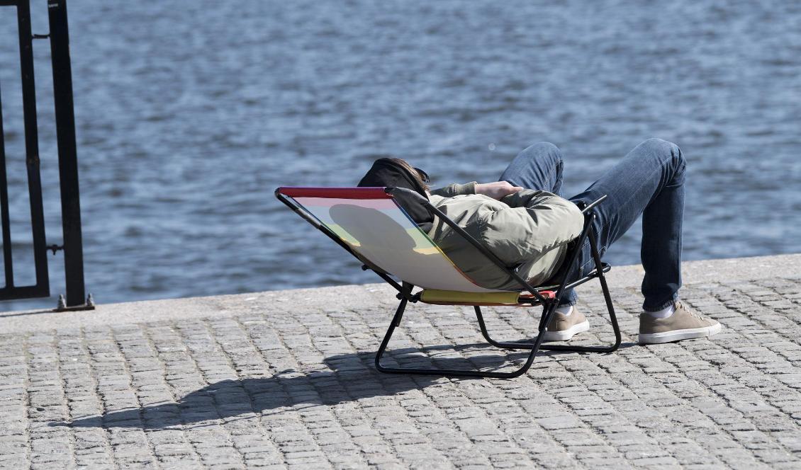 Det kommer gå utmärkt att fortsätta njuta av solen under annandag påsk. Foto: Fredrik Sandberg/TT-arkivbild