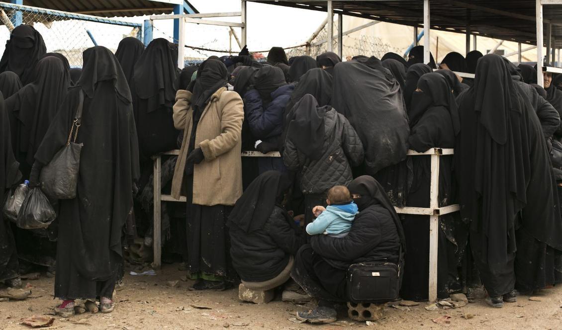 Lägret al-Hol är överfullt och personal från hjälporganisationer på plats har vittnat om svåra förhållanden. Foto: Maya Alleruzzo/AP