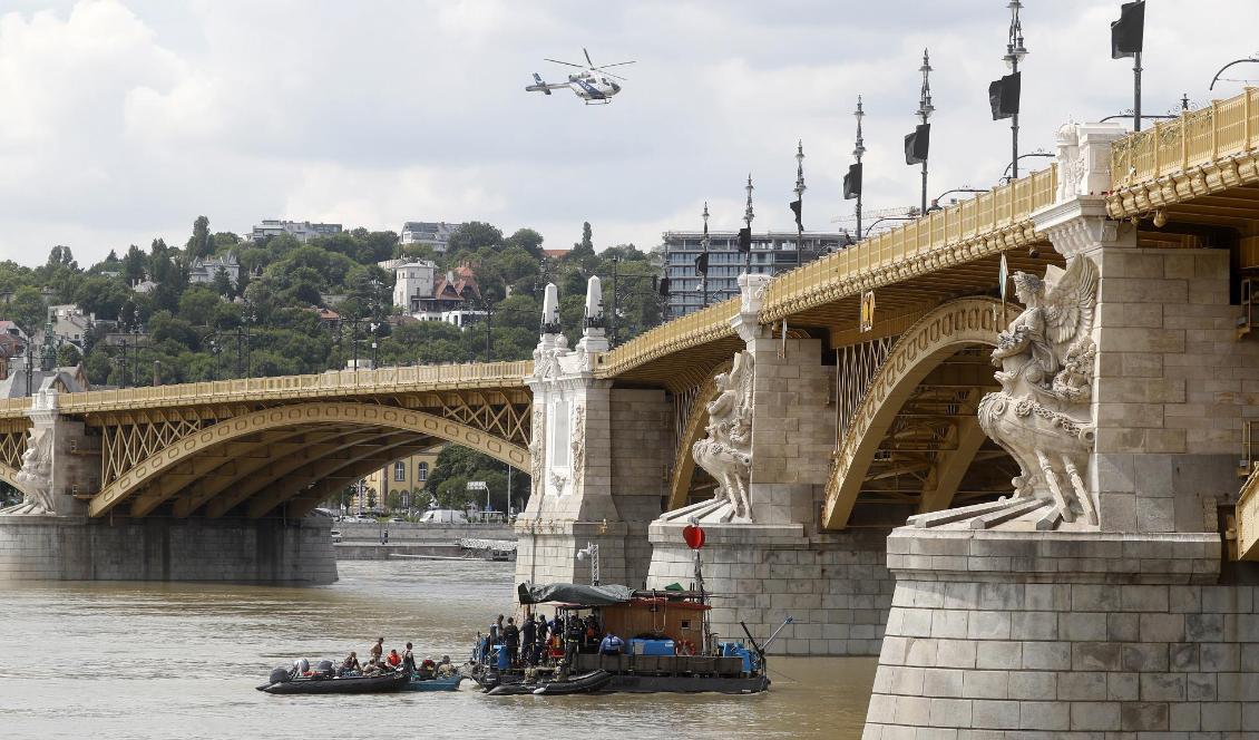 Sökinsatsen pågår ännu efter förra veckans båtolycka i centrala Budapest. Ännu saknas 15 personer. Foto: Laszlo Balogh/AP/TT