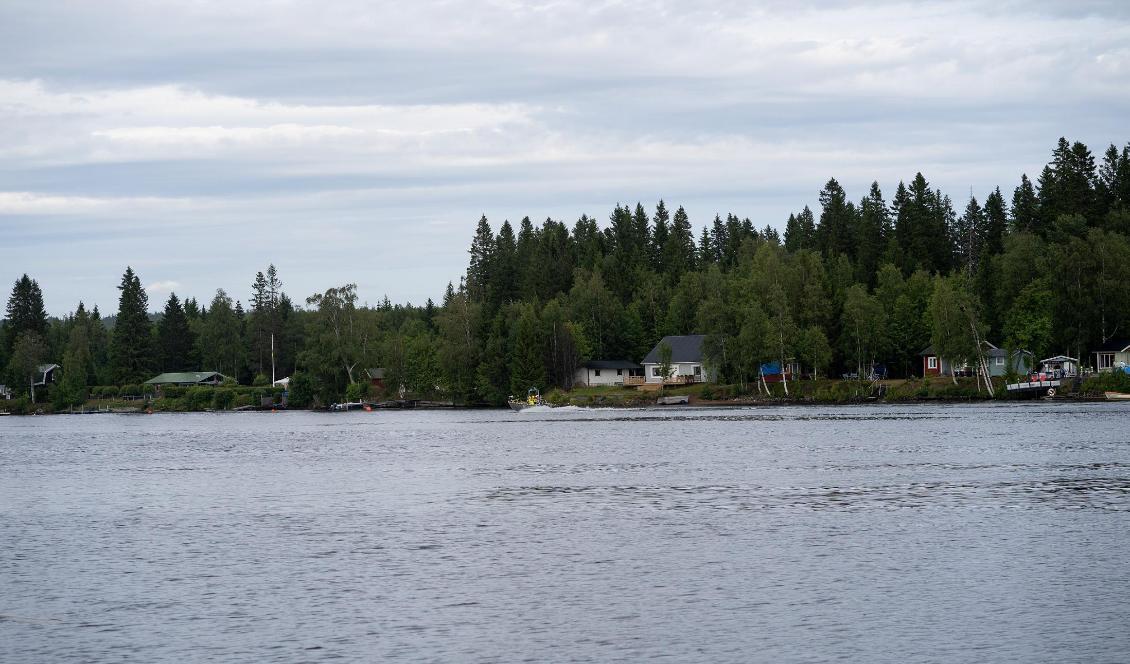 
Räddningstjänsten i båt på väg till olycksplatsen på söndagen vid Storsandskär utanför Umeå. Foto: Samuel Pettersson/TT                                                