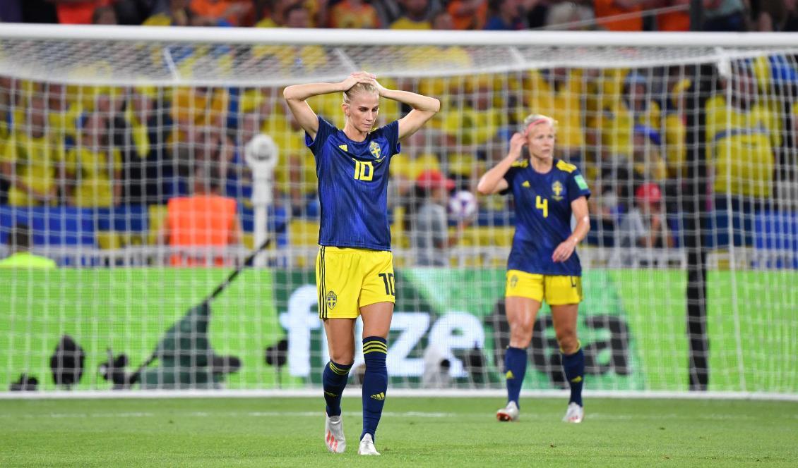 

Sofia Jakobsson deppar efter att Nederländerna tagit ledningen mot Sverige i förlängningen. Foto: Jonas Ekströmer/TT                                                                                                