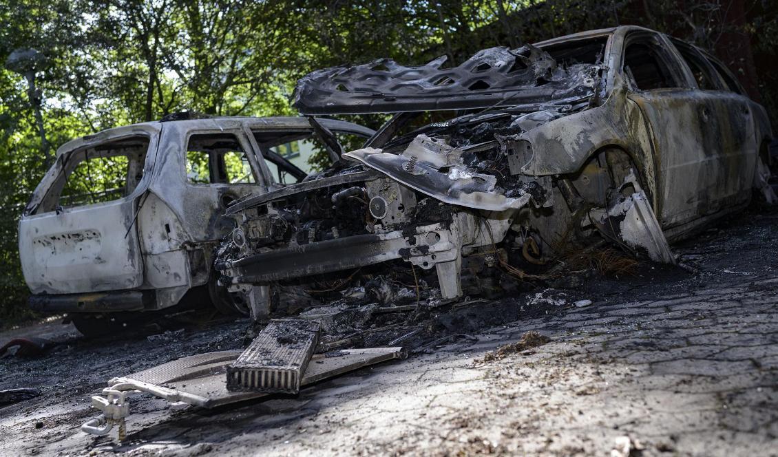 
Utbrända bilar på Östra Tornsvägen i Lund för några veckor sedan. Foto: Johan Nilsson/TT                                                
