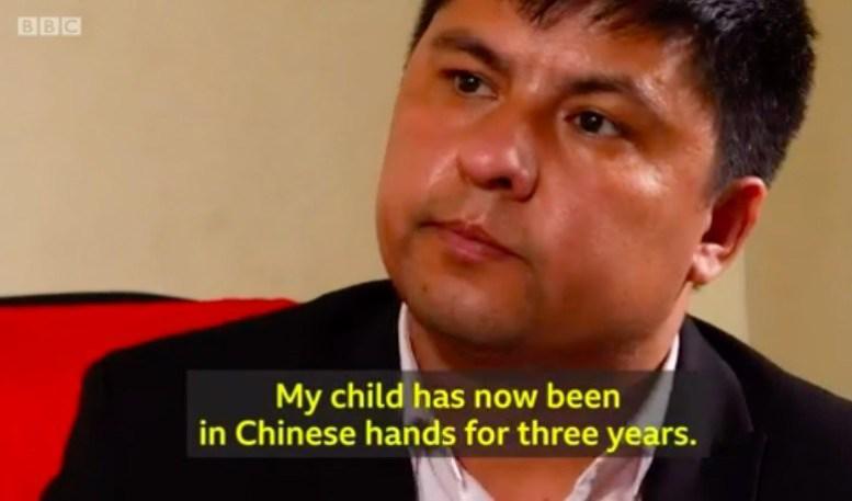 


Abdurahman Tohti intervjuades av BBC. Foto: Skärmavbild/BBC                                                                                                                                                