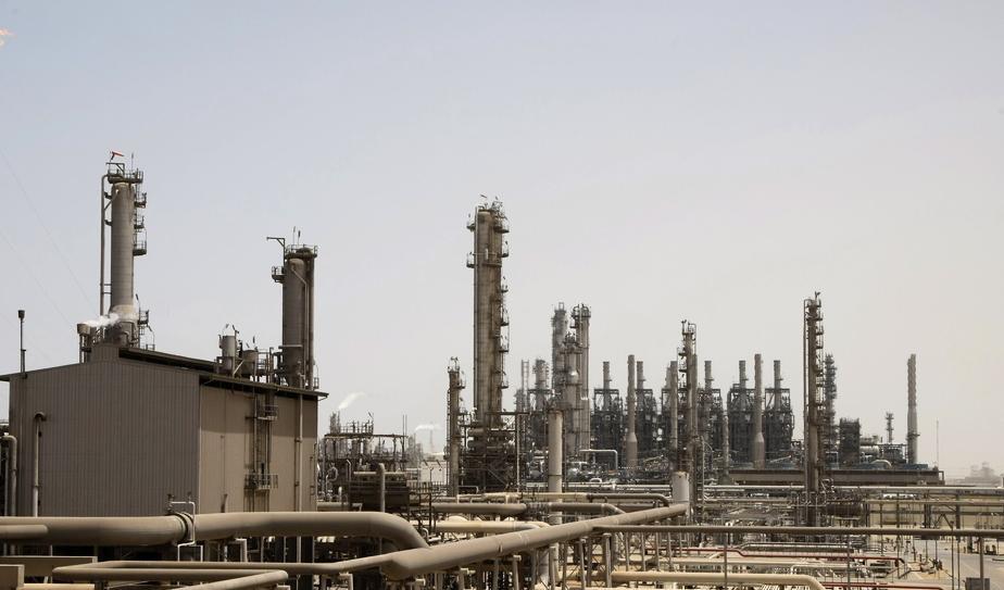 Svenska småsparares intresse för en börsnotering av Saudi Aramco väntas vara svalt. Arkivbild på en oljeanläggning i staden Jubayl i östra Saudiarabien. Foto: Hassan Ammar/AP/TT
