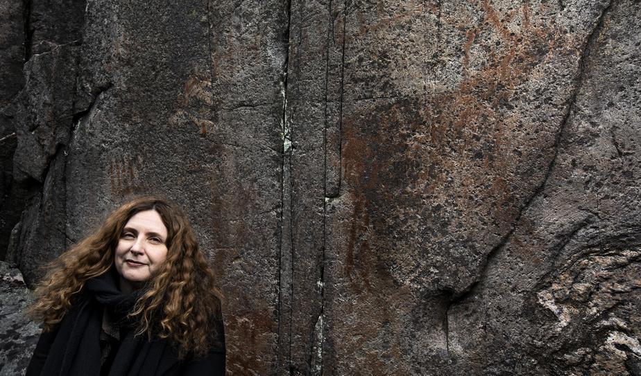 – Fynden pekar på att man kommit från Norge och Finland till västkusten för jakt och fiske. Tidigare trodde vi att stenåldersmänniskor var mer stationära, säger arkeologen Bettina Schulz Paulsson. Foto: Johan Wingborg
