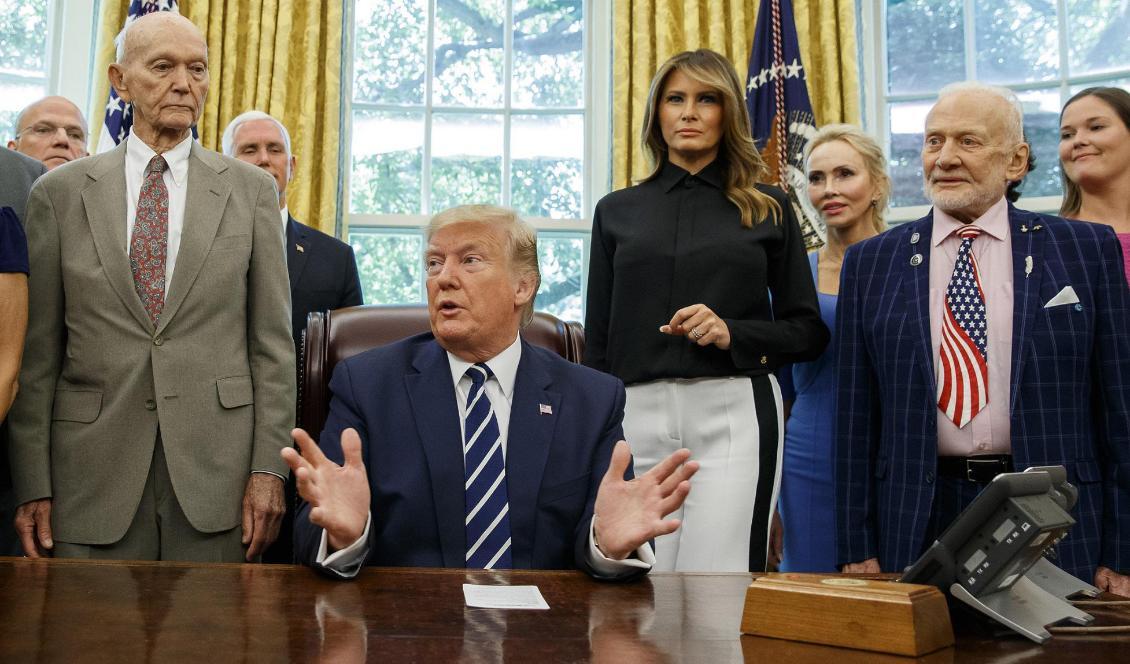 Donald Trump berättar att han känner till Asap Rockys situation i Sverige. Foto: Alex Brandon/AP/TT