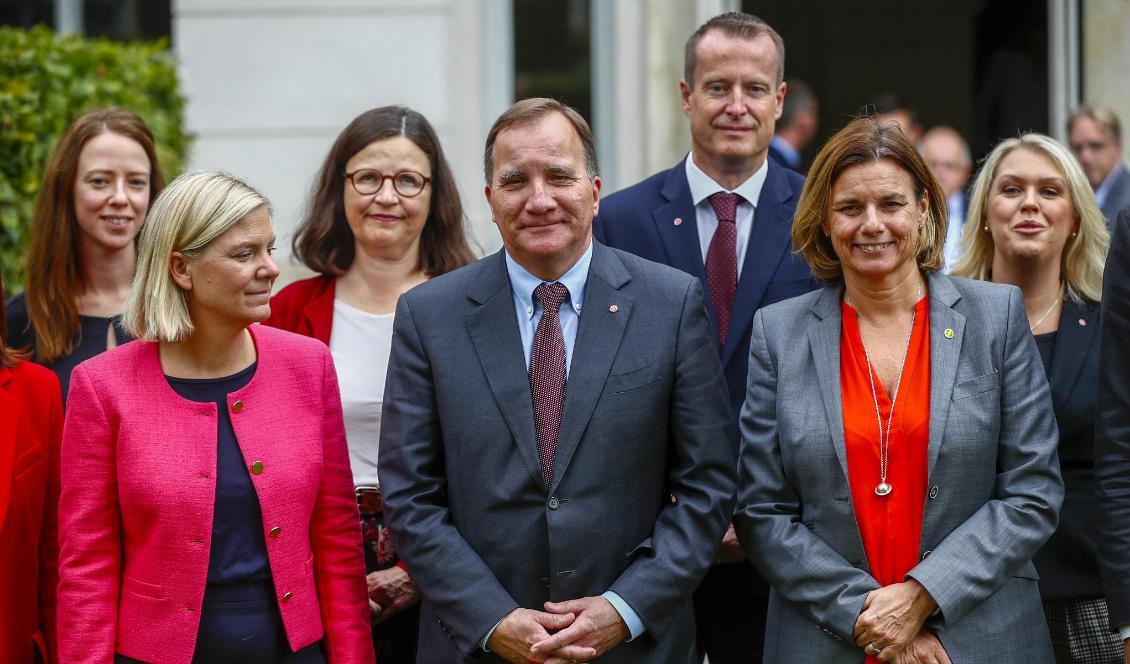 Åsa Lindhagen, Magdalena Andersson, Anna Ekström, Stefan Löfven, Anders Ygeman, Isabella Lövin och Lena Hallengren i samband med torsdagens regeringssammanträde i Jönköping. Foto: Thomas Johansson/TT