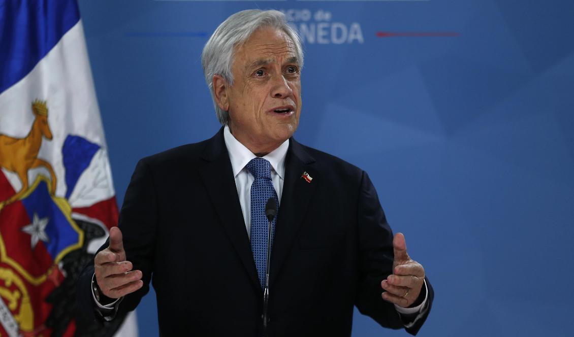 Chiles president Sebastián Piñera, hårt pressad av oro och protester i landet, sträcker ut en hand till oppositionen. Foto: Luis Hidalgo/AP/TT