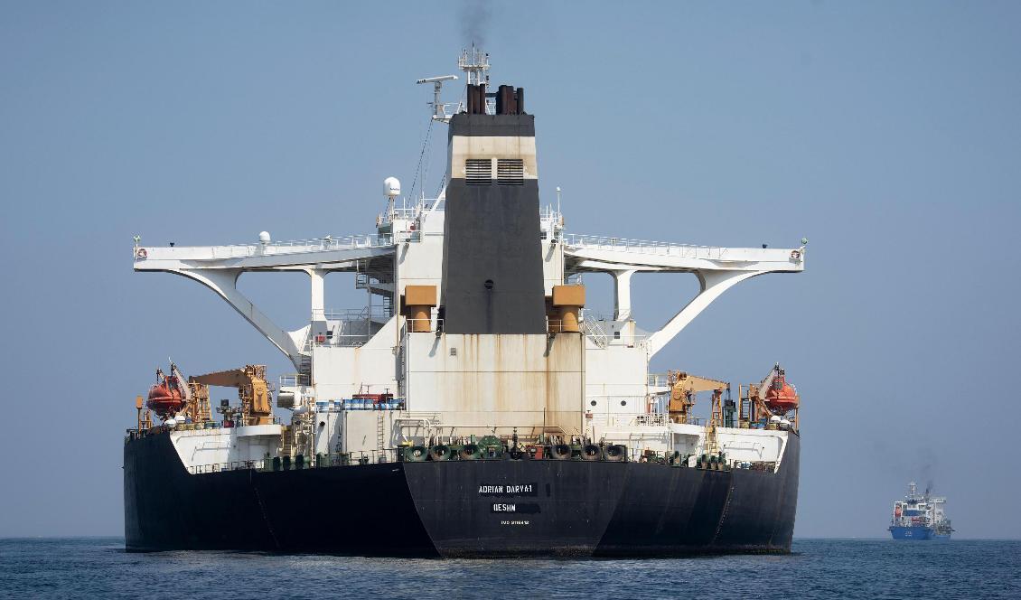 Den iranska tankern Adrian Darya, som tidigare hette Grace 1, beslagtogs av den brittiska marinen i Gibraltar i juli, men släpptes i augusti. Foto: Marcos Moreno/AP/TT-arkivbild