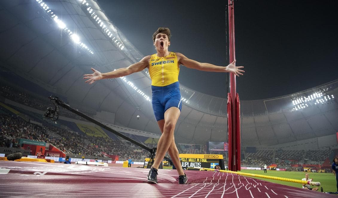 Armand Duplantis i stavhoppsfinalen på Khalifastadion i Doha. Foto: Jessica Gow/TT