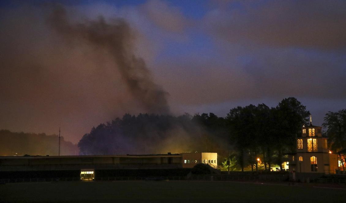 


Spridningen av branden i byggnaden är omfattande, enligt räddningstjänsten. Foto: Adam Ihse/TT                                                                                                                                                