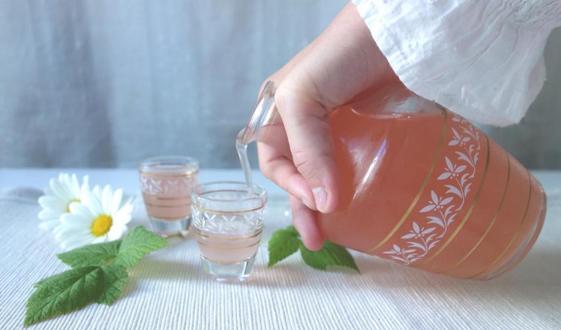 



Hallonkvass är gott och hälsosamt som måltidsdryck. Foto: Eva Sagerfors/Epoch Times                                                                                                                                                                                                
