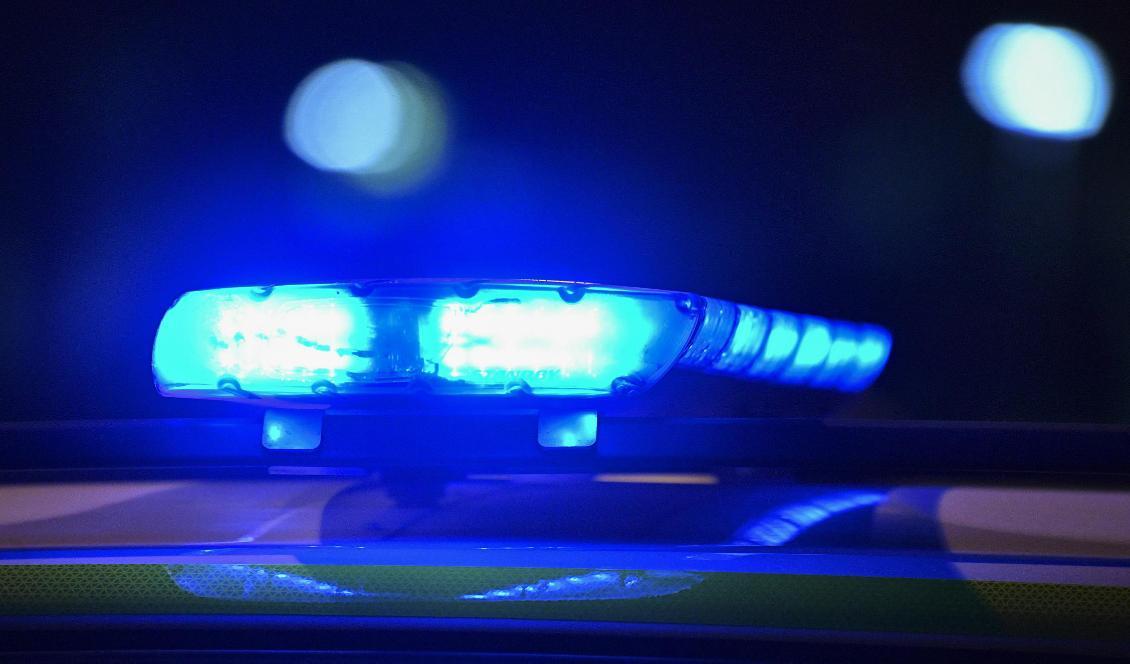 Polisen har hittat en skadad person i Hökarängen och söker efter misstänkta gärningsmän. Foto: Johan Nilsson/TT-arkivbild